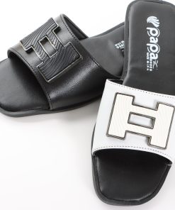 دمپایی زنانه شیک پاپا مدل H با رویه چرم مصنوعی سفید و مشکی و زیره PVC مناسب استفاده روزمره