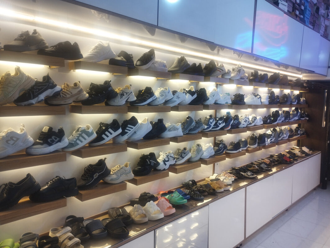 فروشگاه کفش کوهکن